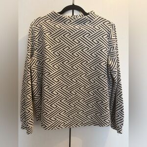 W5 Black and White Geometric Pattern Top